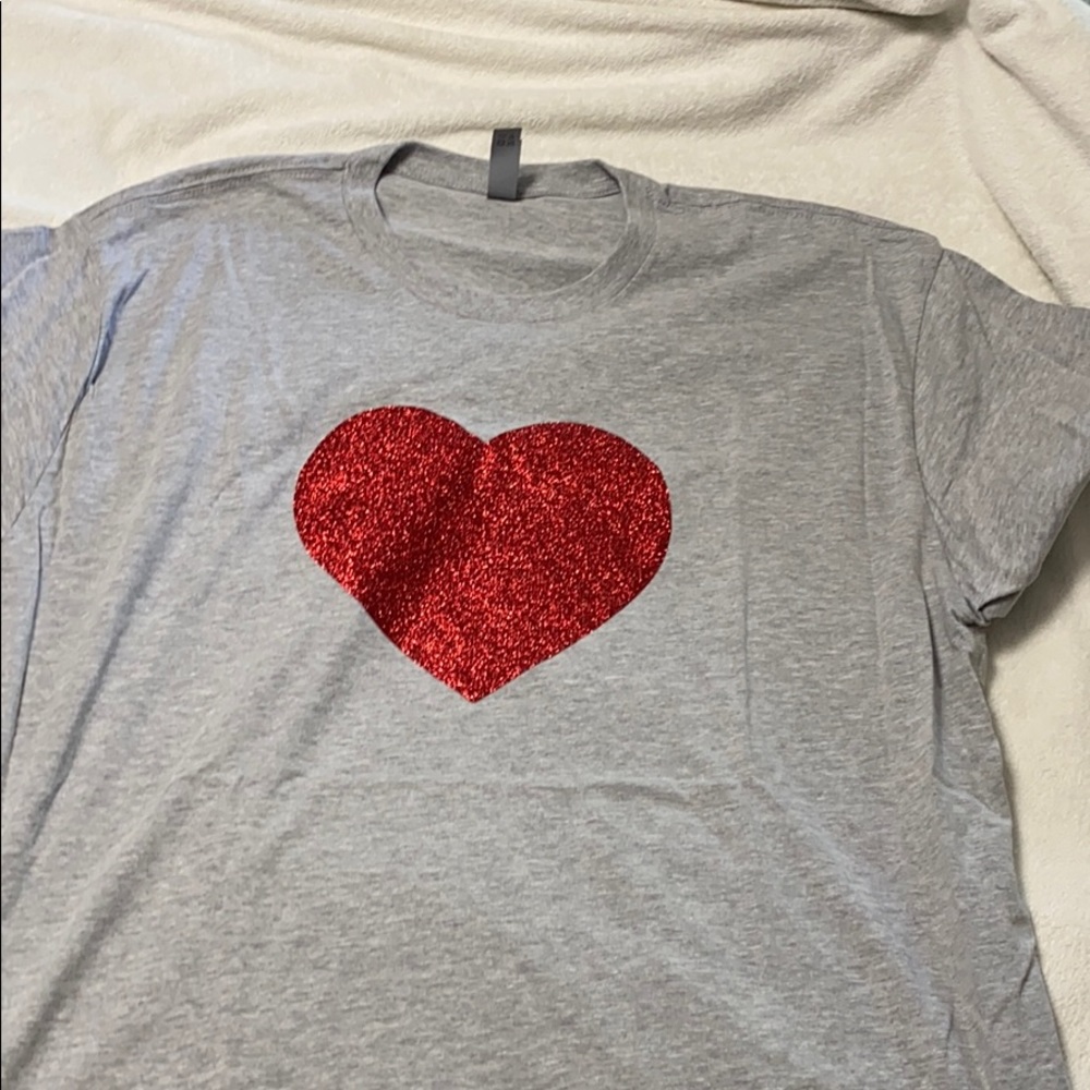 Tee shirt, never worn !